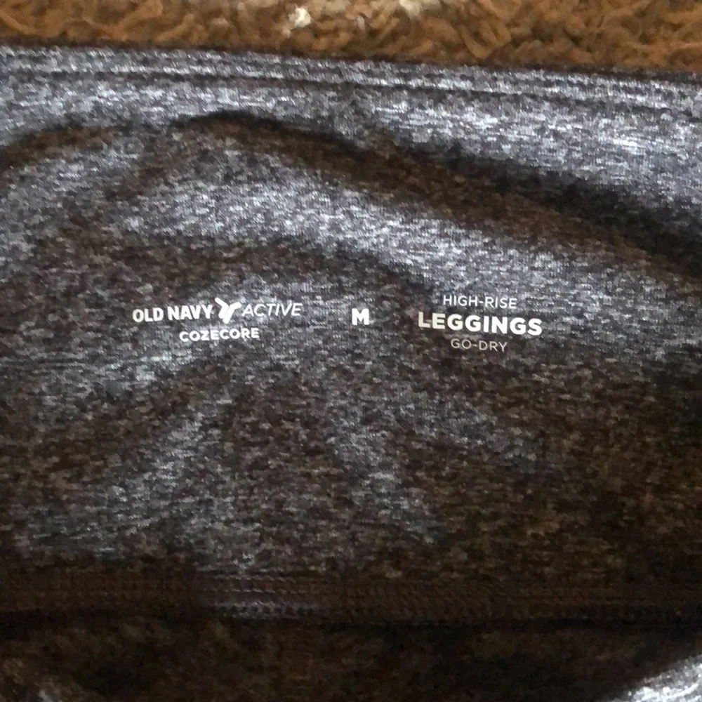 Gray Old Navy Active High Rise Leggings - Picture 3 of 3